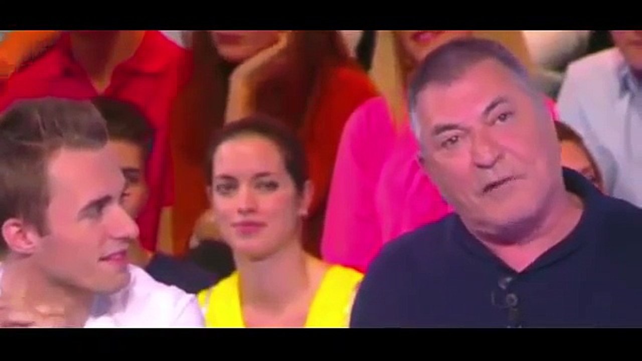 Un cadeau pour Cyril Hanouna - Le poste de surveillance de Camille Combal - 28/10/2015