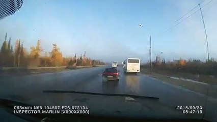 Автокран упал с моста