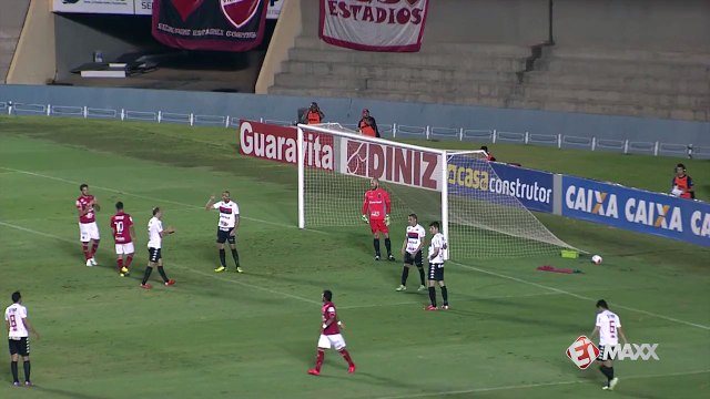 DE CALCANHAR! Matheus Anderson desvia e quase surpreende Eduardo Martini