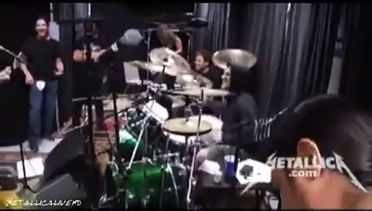 Metallica w/ Charlie Benante On Drums In The Tuning Room - Helpless [Gelsenkirchen July 2,