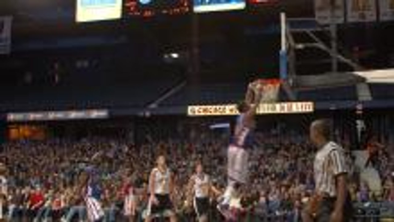 Bull Alley-Oop Dunk