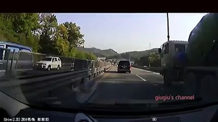 Fleeing Russian criminal has obviously played a lot of GTA...1