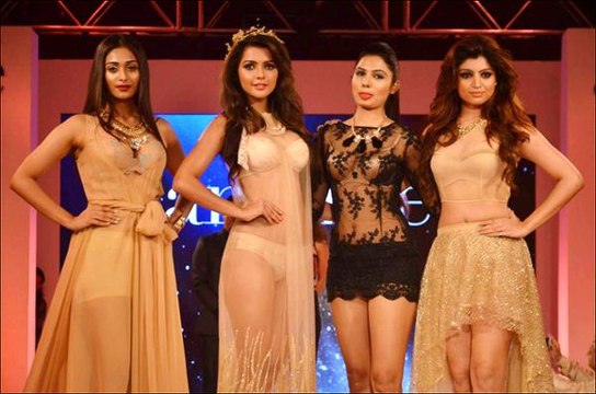 Calendar Girls Official Trailer 2015 Madhur Bhandarkar Hindi Movies