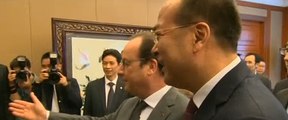 En visite en Chine, Hollande blague sur la liberté de la presse