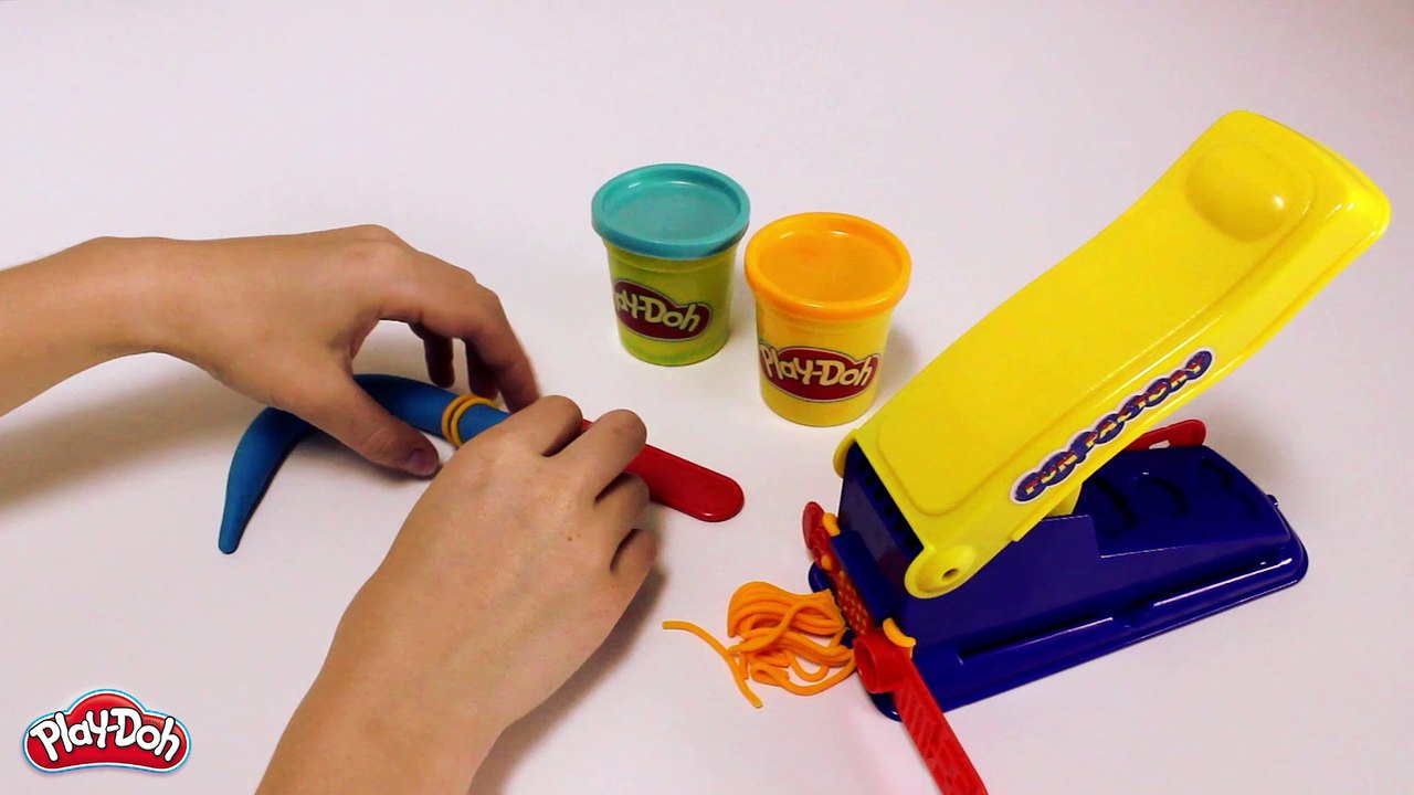 Un serpent en pâte à modeler (Hellokids)