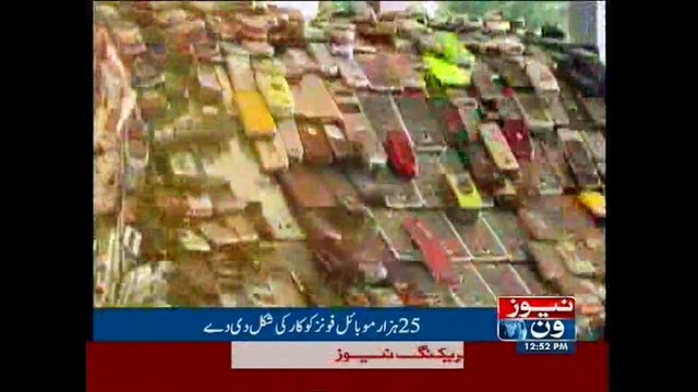 Taiwan artist turns old mobile phones into art