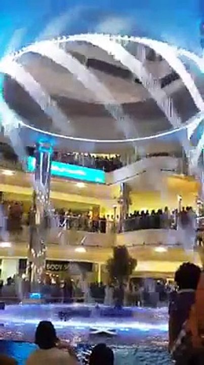 Dubai Waterfall show