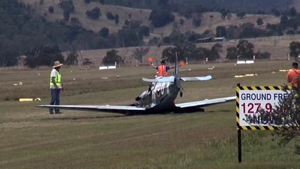 Spitfire crashes at Watts Bridge