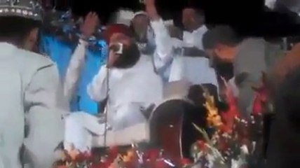 Owais Raza Qadiri Mera'aj Mahefil 2015