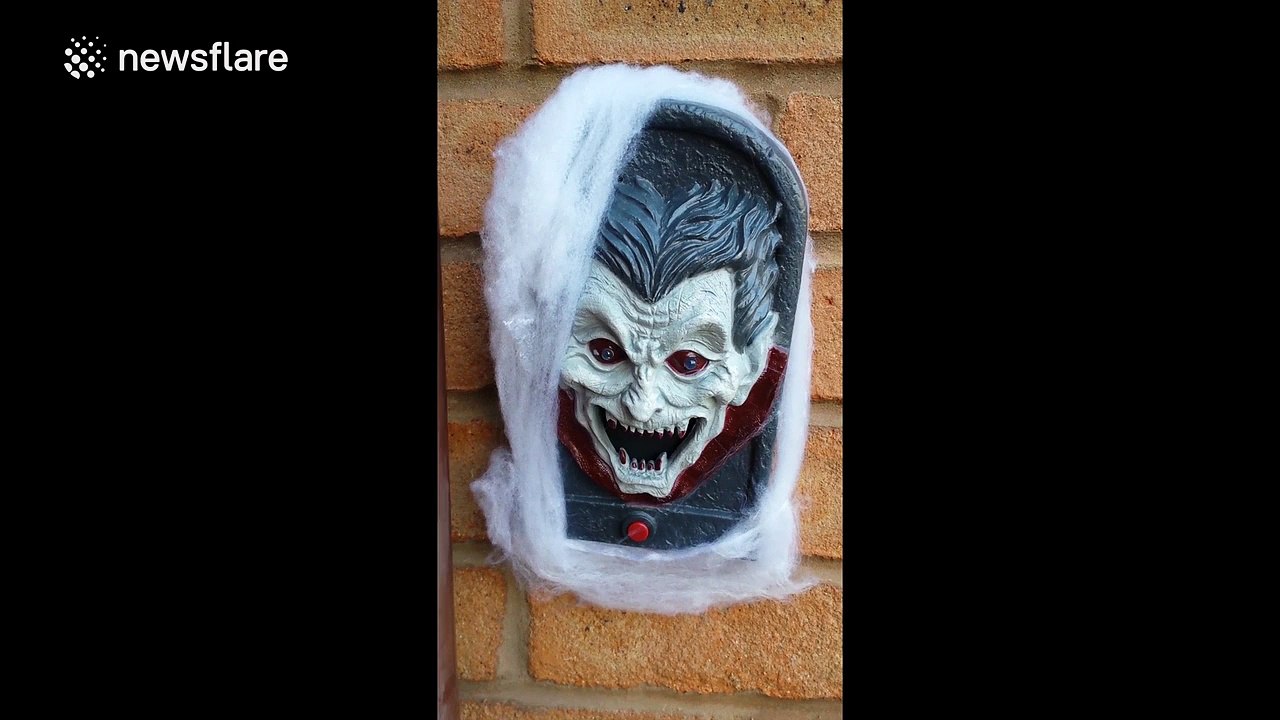 Terrifying Halloween Doorbell Greets Party-goers