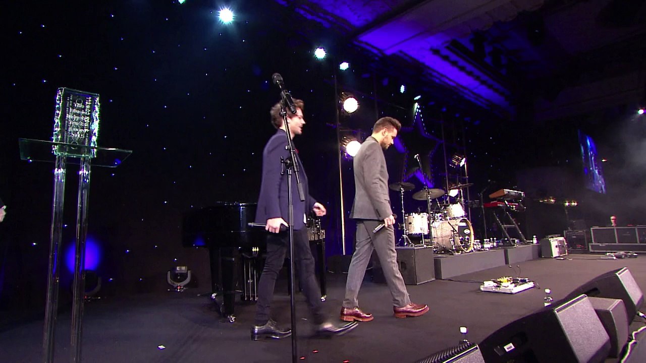 One Direction honour Simon Cowell with MITS award