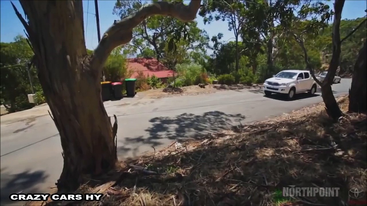 TOYOTA HILUX vs VOLKSWAGEN AMAROK