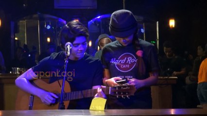 Aliando Syarief Mendadak Jadi Waiters