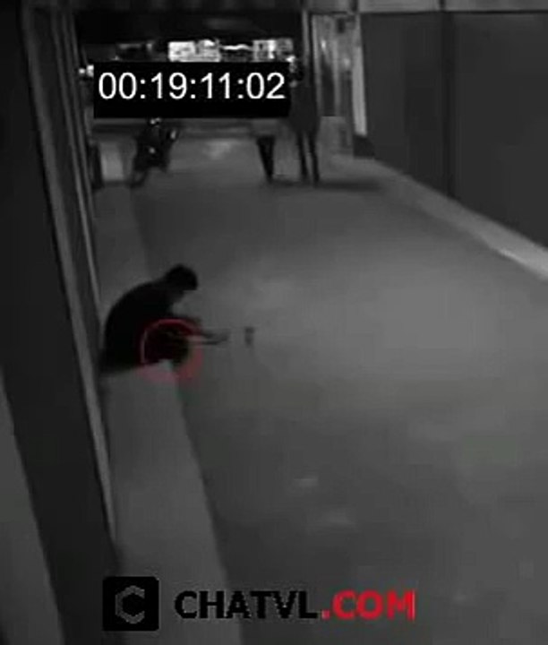 Mấy đứa mày troll ông à_ Có biết là ông mày sợ đến nỗi mọc được cả chân ko hả =))