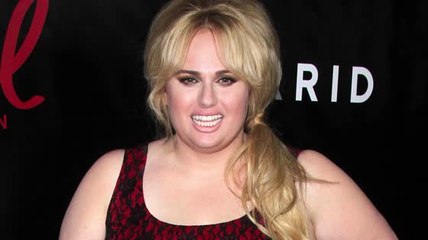 Rebel Wilson saca su propia línea de ropa talla extra