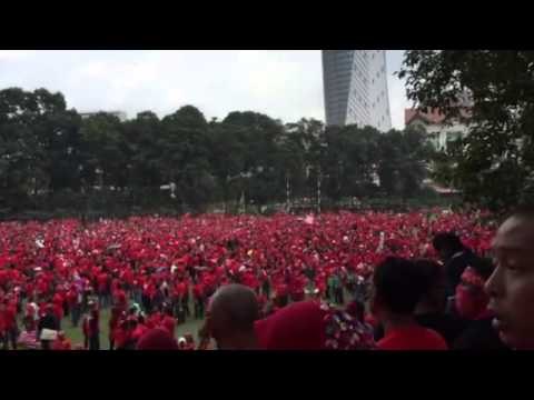 Red shirt crwod in Padang Merbuk