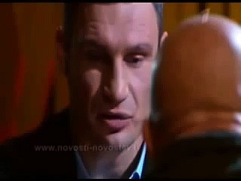 Кличко человек который окрасил себя во все цвета все это четко понимают)))