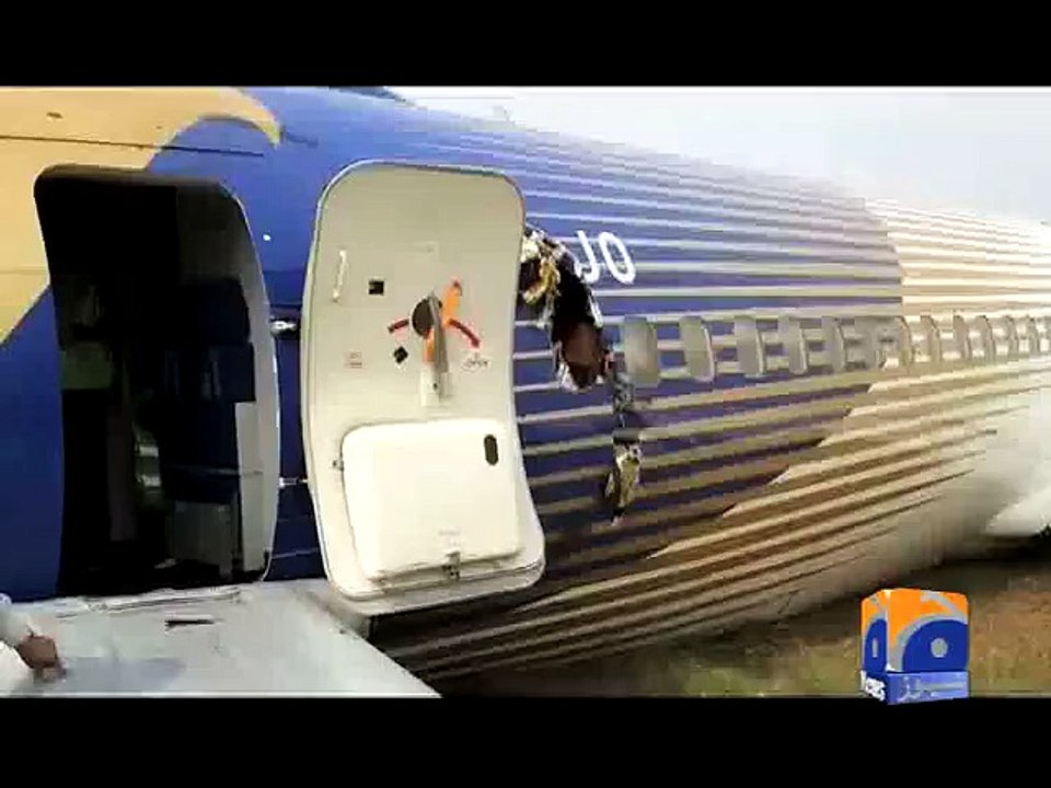 Airplane escapes major accident after emergency landing in Lahore-Geo Reports 03 Nov 2015