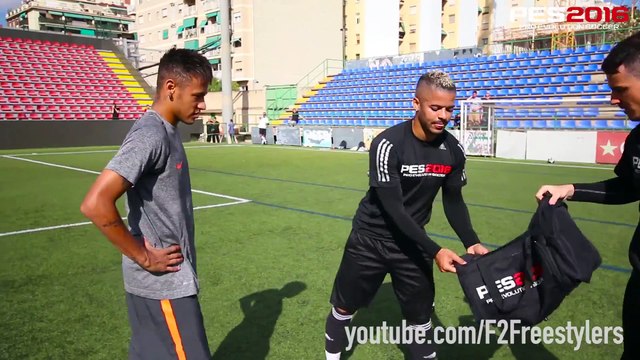 Neymar peut jongler avec n'importe quoi