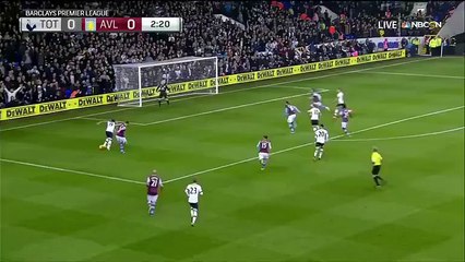 الحكم يحتفل بهدف توتنهام في مرمى استون في مياراة الامس Refree celebrate Totenham Goal