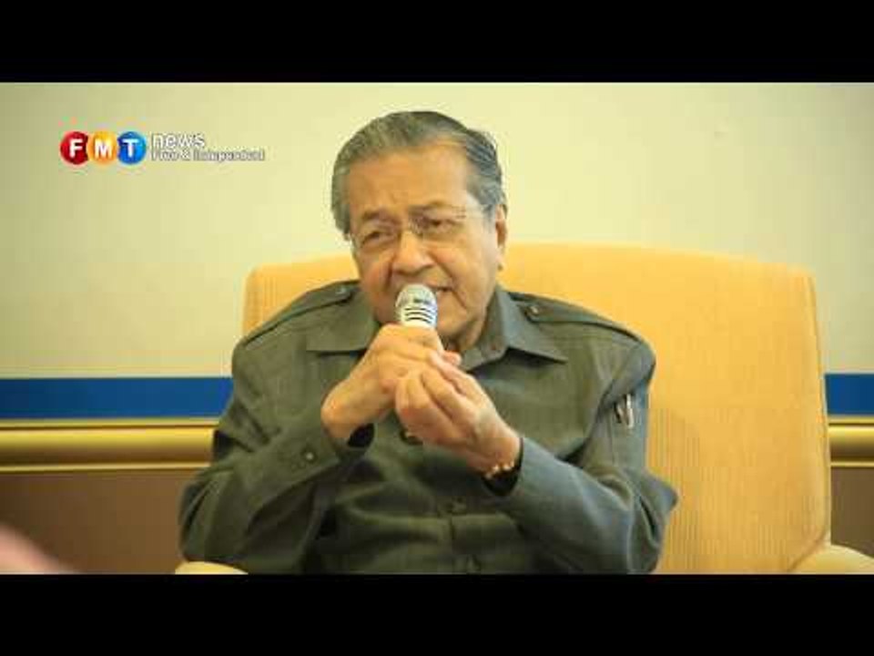 Stop the violence, Mahathir tells Muslims
