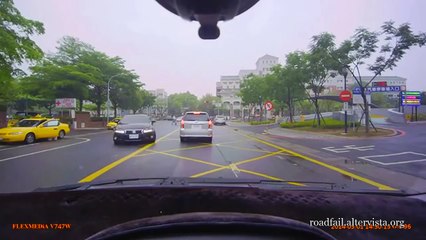 Driving in Asia Car Accidents Compilation 2014 (5)
