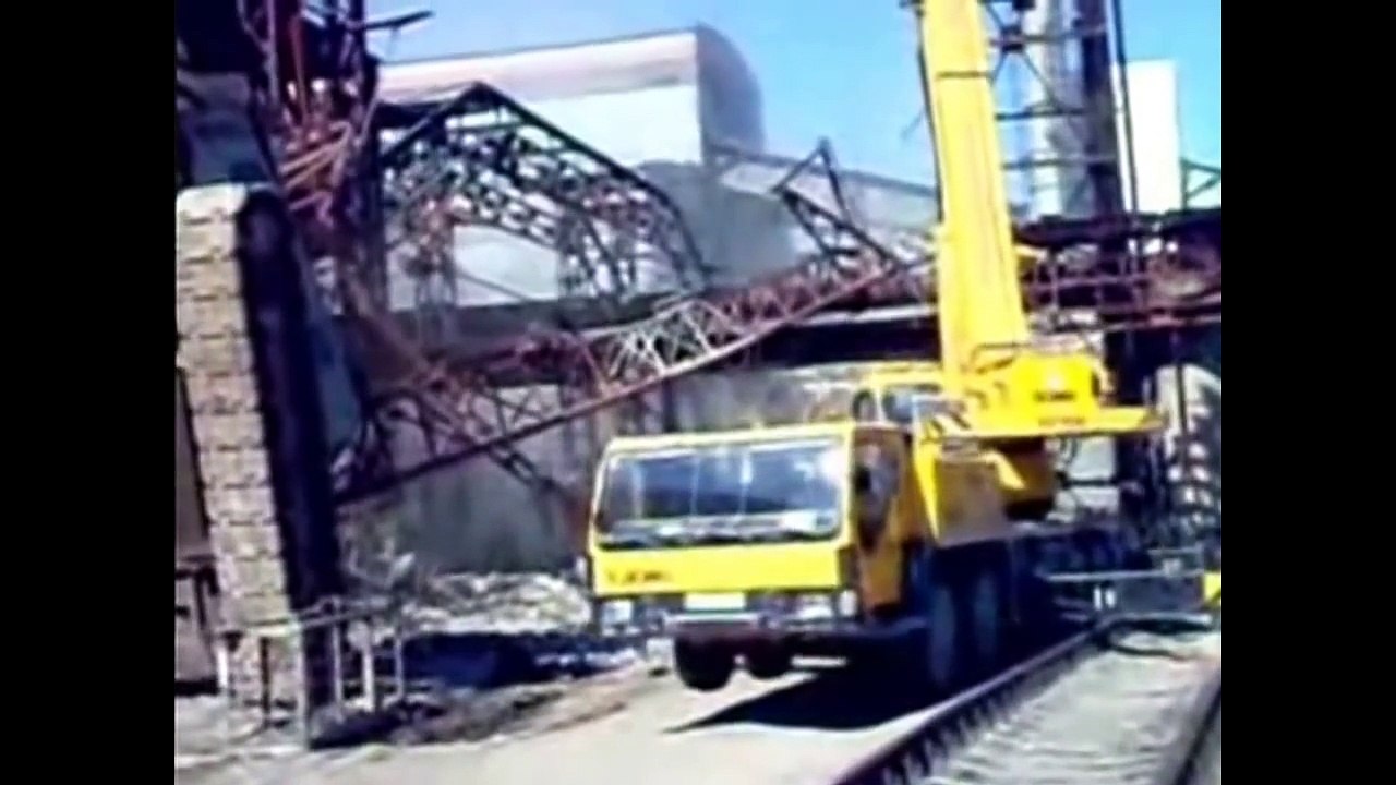 awesome worlds biggest crane lift crashes, heavy crane accidents, big