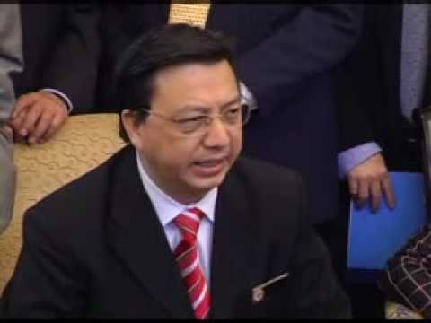 FMT 15DIS-TIONG LAI DAN 12 AHLI JAWATANKUASA PUSAT MCA LETAK JAWATAN.