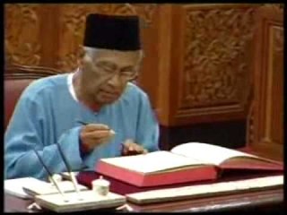 Скачать видео: FMT 16DIS - SYED HUSIN ALI ANGKAT SUMPAH SEBAGAI SENATOR DEWAN NEGARA.wmv