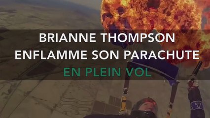 Elle enflamme son parachute en plein vol