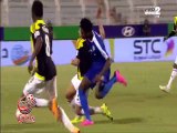 مشاجرة بين لاعب الاتحاد السعودي و مدربه بسبب خروجه استبداله