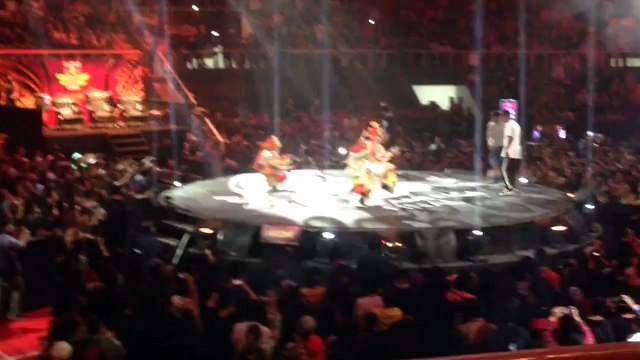 mira el duelo de baile entre danzantes de tijera y breakdancers