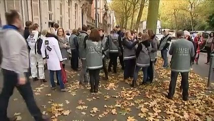 "Dur, dur d'être des sous-poulets", lancent les agents de la police scientifique en colère