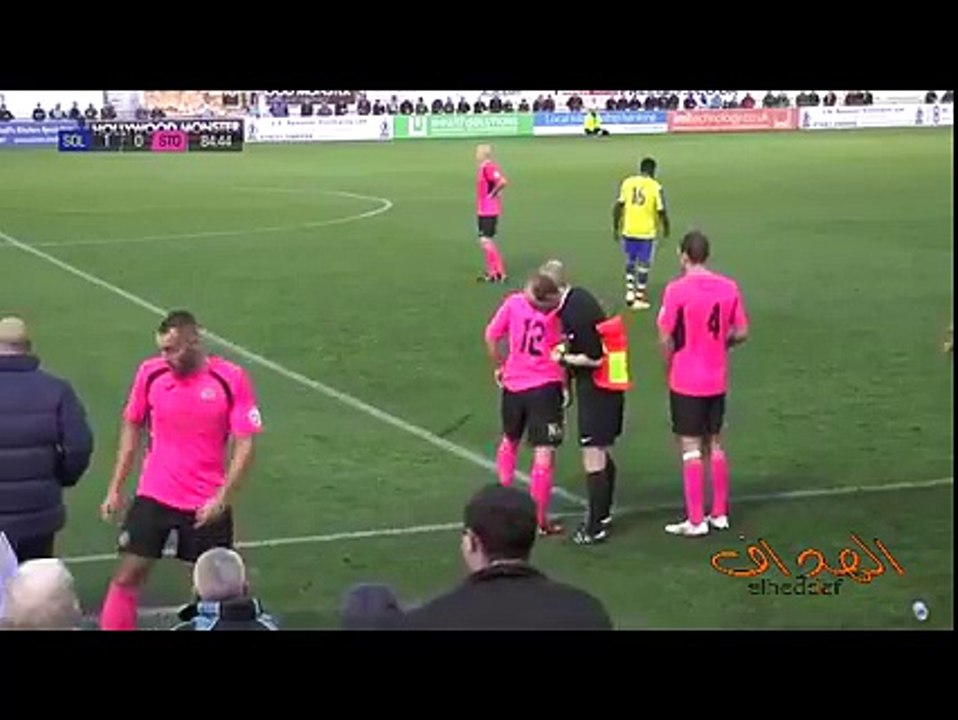 Il prend un carton rouge juste après 15 secondes de son entrée sur le terrain