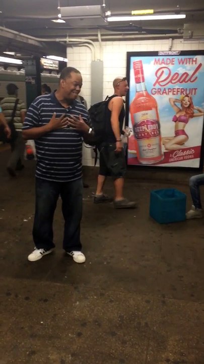 Un chanteur de Métro au talent incroyable