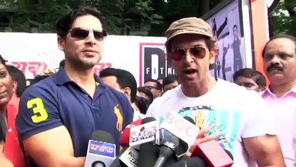 Watch_ Shah Rukh's midnight 50th Birthday Celebrations with Fans