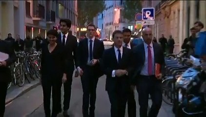 Valls hué puis applaudi à Sciences Po à Paris