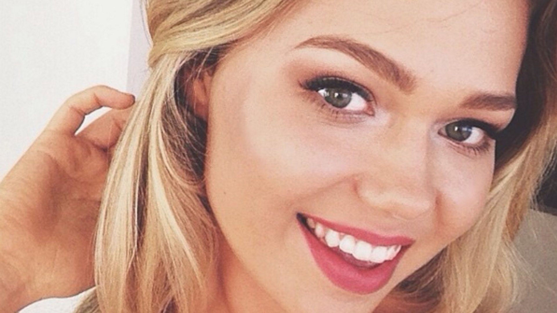 ⁣Instagram Model Gets Real About Toxic Social Media | What's Trending Now