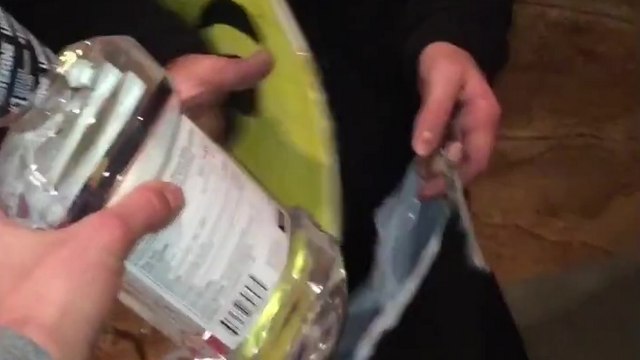 Quand un mec pète un câble et offre n'importe quoi au enfants pour Halloween