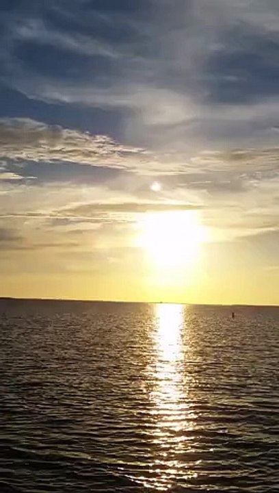 Vous n'en croirez pas vos yeux ! Une nouvelle planète est apparue juste au dessus du soleil !