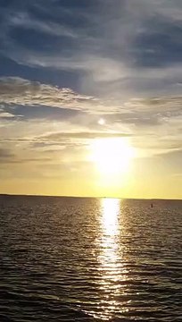 Vous n'en croirez pas vos yeux ! Une nouvelle planète est apparue juste au dessus du soleil !