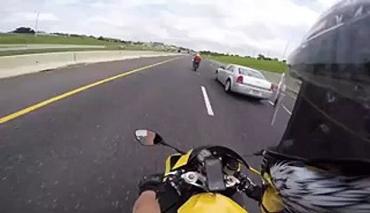 Motocilcista Corrió en una autopista a más de 300 km/h