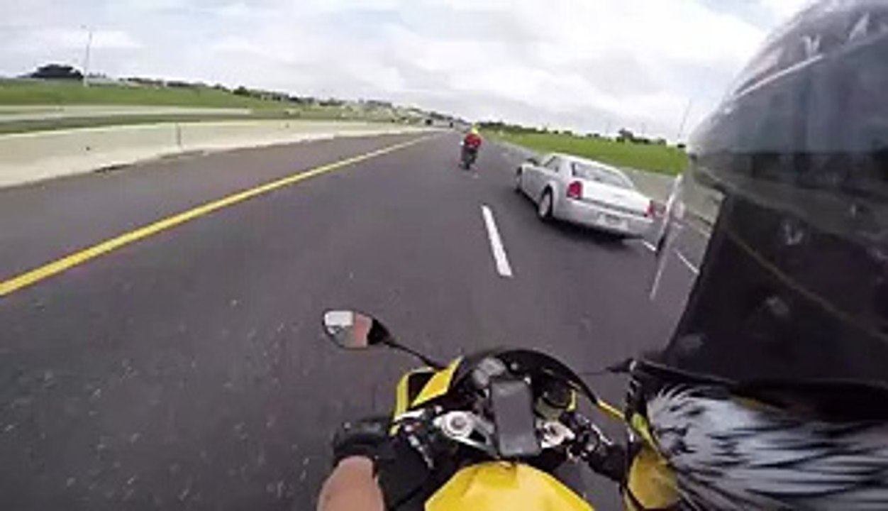 Motocilcista Corrió en una autopista a más de 300 km/h