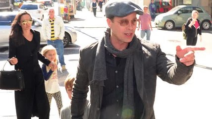 Brad Pitt and Angelina Jolie Take the Kids to Barnes and Noble