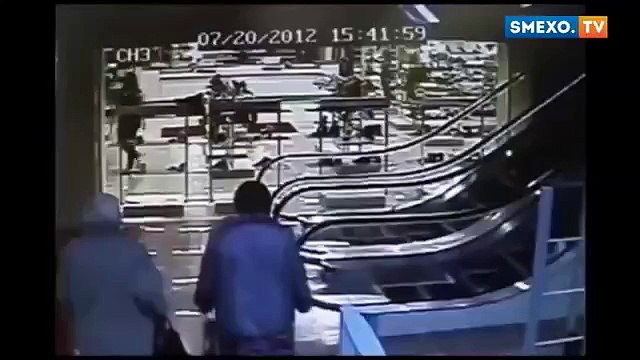 Бабули и эскалатор офигеть не встать ПРИКОЛ