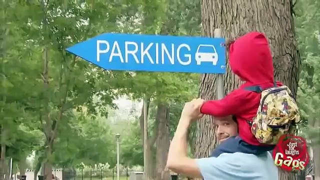 Бедный малыш, жестокий папа