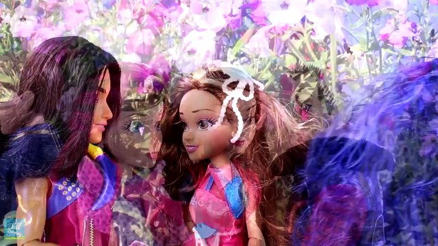 Descendants Evie and Ben Get Married? With Descendants Mal, Frozen Elsa & Anna, Maleficent