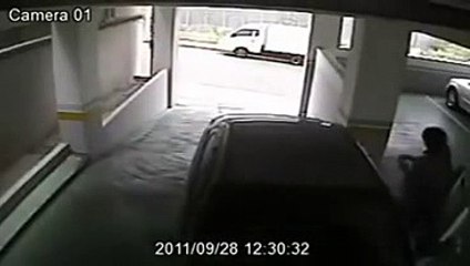 Girls drives crazily - Must see - Genius Vines