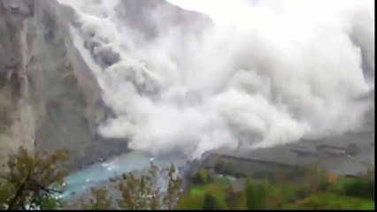 Pakistan landslide after 7.7M earthquake