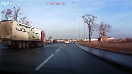 Download Video: Ce chauffeur de camion va sauver des vie en évitant un accident terrible